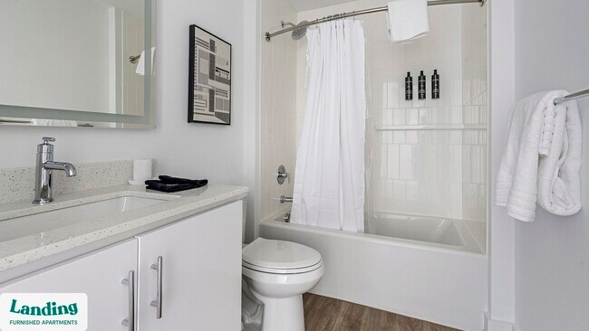 Building Photo - 1950 Mayfair St