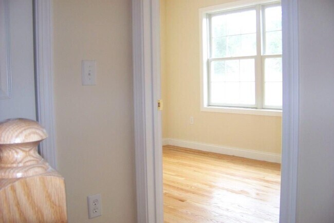 Building Photo - 509 Main St