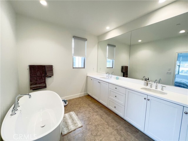 Building Photo - 129 Halworth
