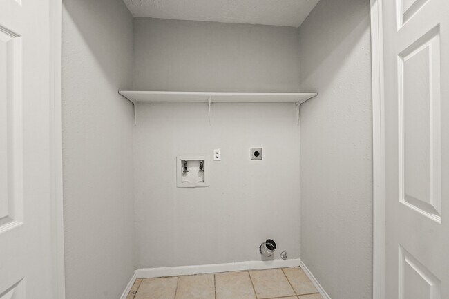 Building Photo - 22714 Powell House Ln