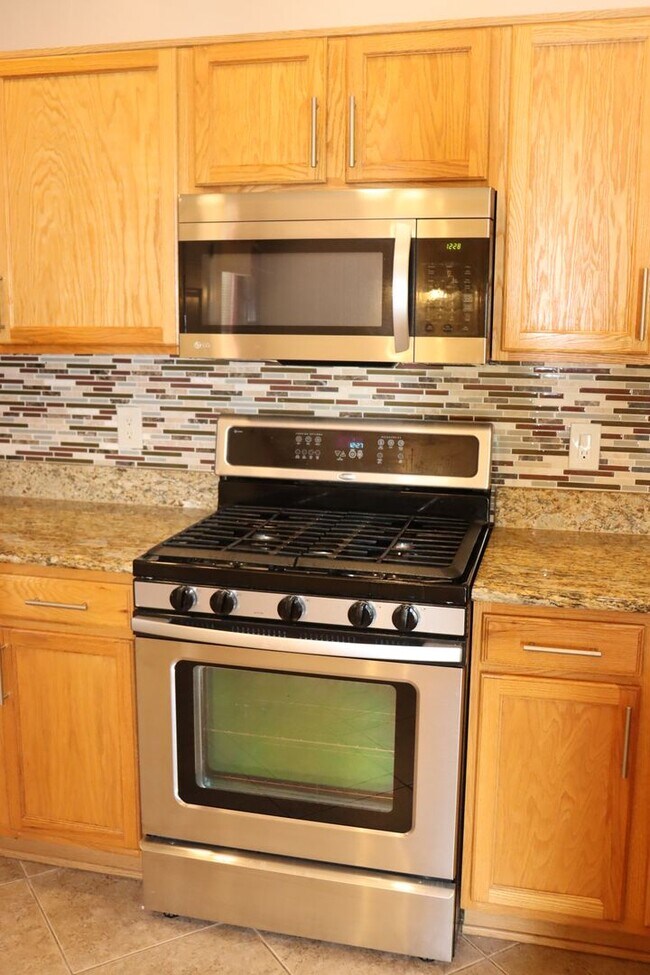 Building Photo - 4943 W Rosebay Dr