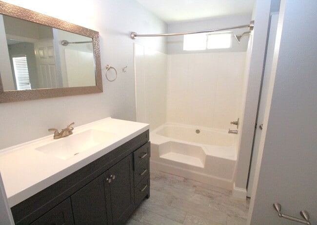 Building Photo - Northeast Pensacola 3/2 with Fenced Yard &...