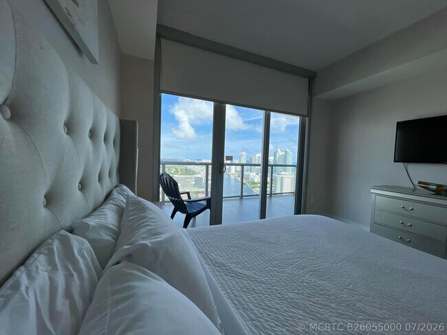 Building Photo - 2600 E Hallandale Beach Blvd