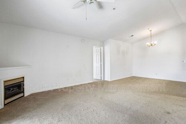 Building Photo - 811 Brassie Ln