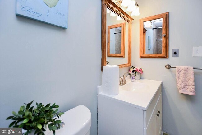 Building Photo - 3319 Huntley Sq Dr