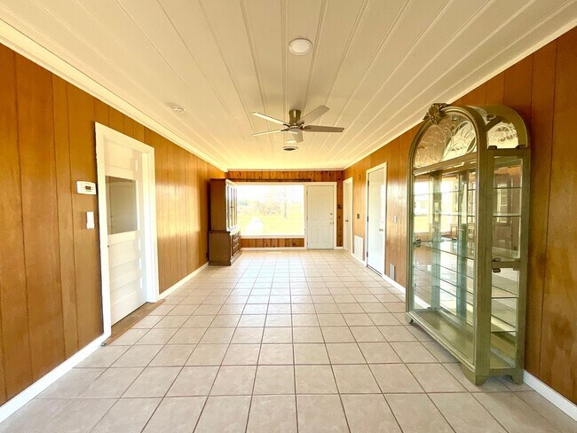 Building Photo - **APPLICATION RECEIVED**  Charming Home on 2 Acres Outside Burnet – Wood Floors, Bonus Room & Ani...