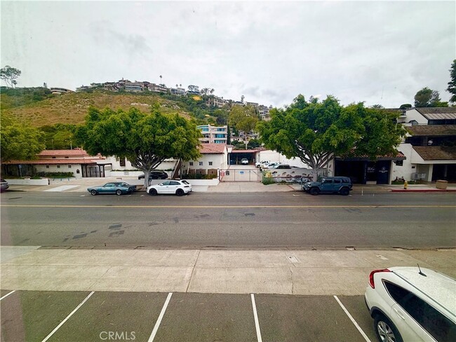 Building Photo - 327 3rd St