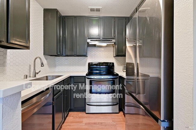 Building Photo - 145 Glenwood