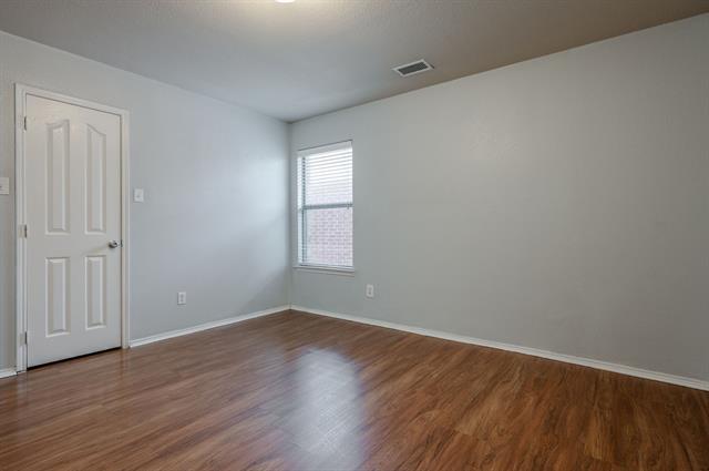 Building Photo - 3221 Kennedy Dr