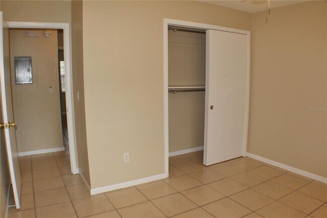 Building Photo - 9515 Fieldview Cir