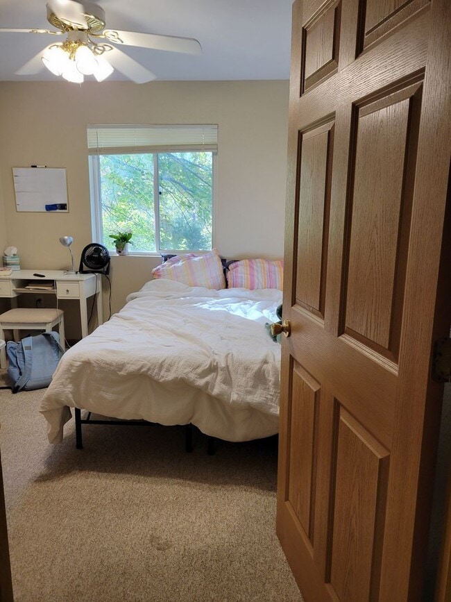 Building Photo - 5 Bedroom Duplex Unit