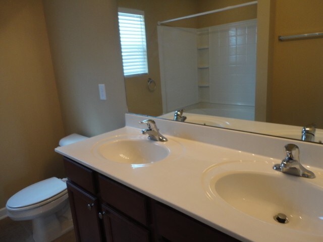 Building Photo - 1002 Collington Dr