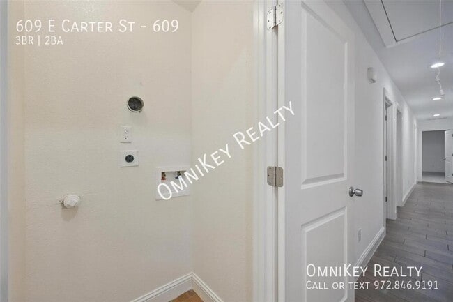 Building Photo - 609 E Carter St