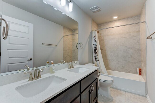 Building Photo - 222 Eagle Ford Dr