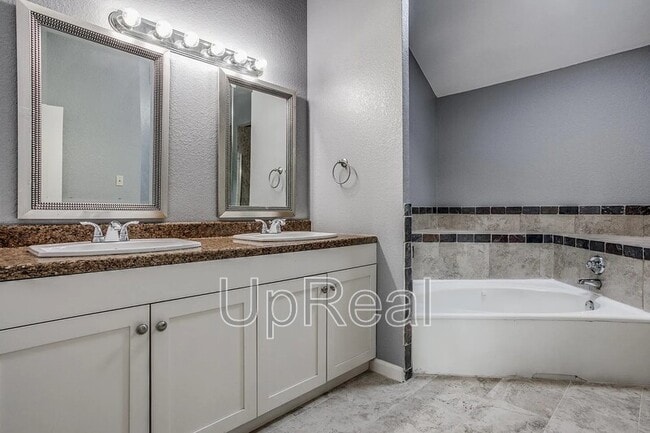Building Photo - 307 Rodeo Dr