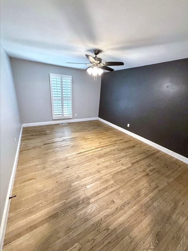 Building Photo - 813 Big Bend Woods Dr