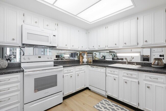 Building Photo - 155 N Harbor Dr