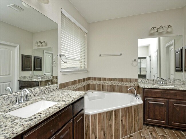 Building Photo - 3724 Lunet Ring Way