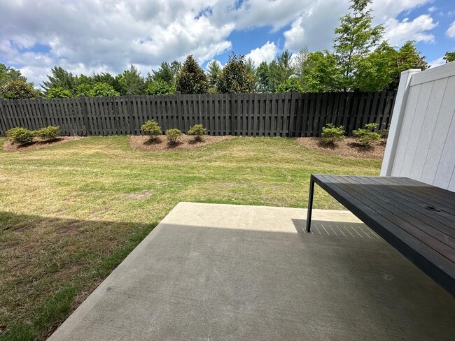 Building Photo - 120 Heathbrook Ln