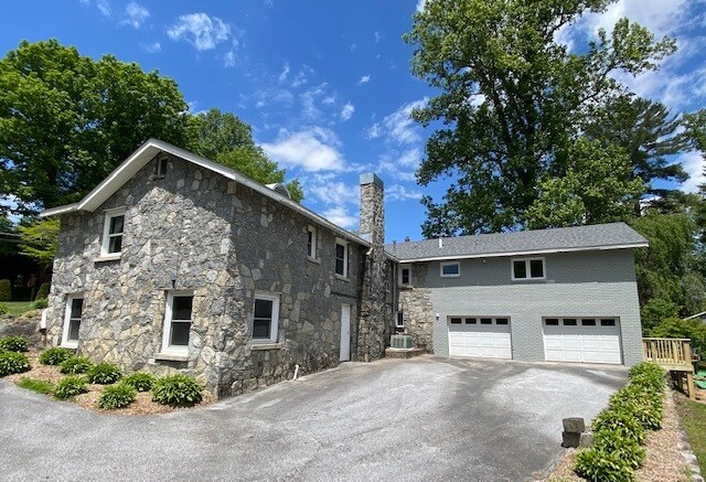 Building Photo - 540 Blythe St
