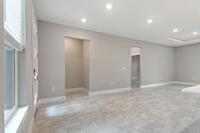 Building Photo - 1482 Gardenside Cir