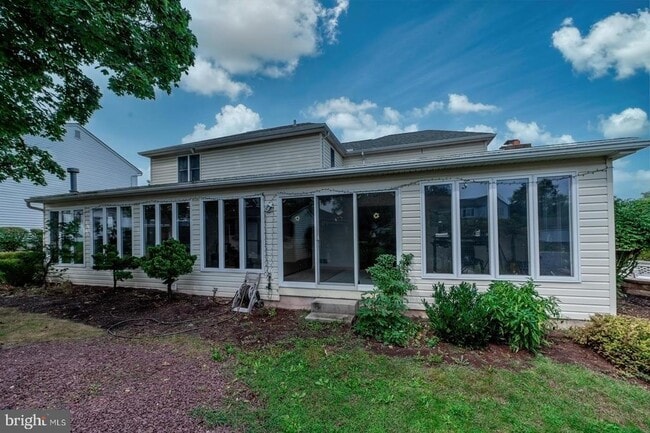 Building Photo - 211 Caravan Dr