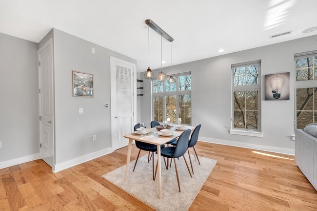 Building Photo - 1101 W 1st St