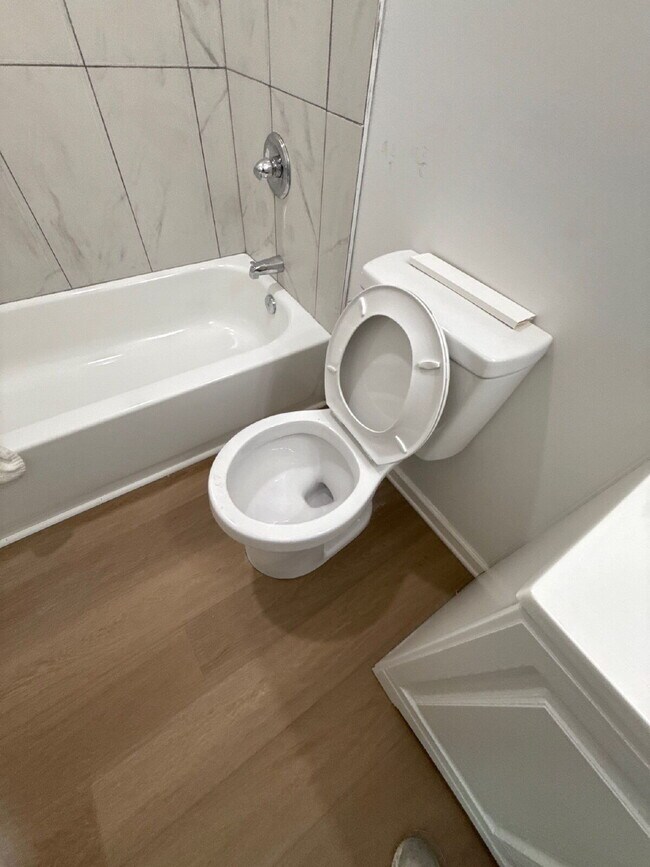 Building Photo - Fully Renovated Spacious 3BR in South Memphis – Section 8 Welcome