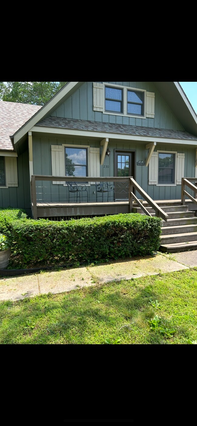 Building Photo - 230 S Lakeshore Dr