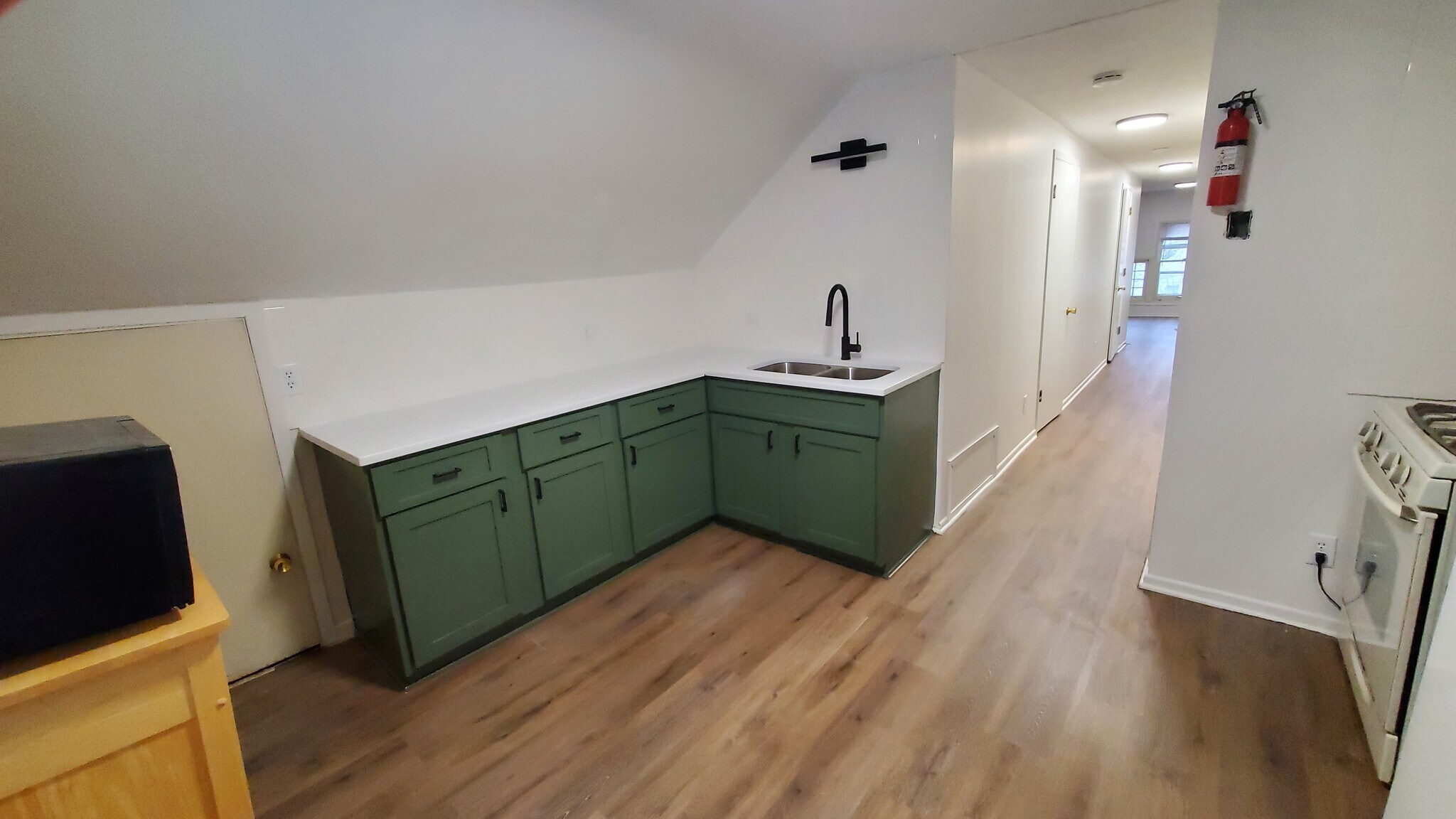 Kitchen - 164 Congress St W