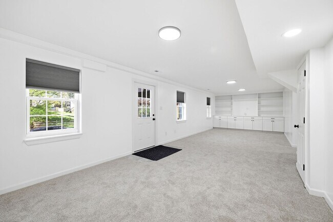 Building Photo - 1600 Old Brook Rd