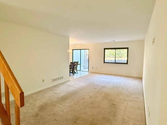 Building Photo - 71 Oak Knoll Dr