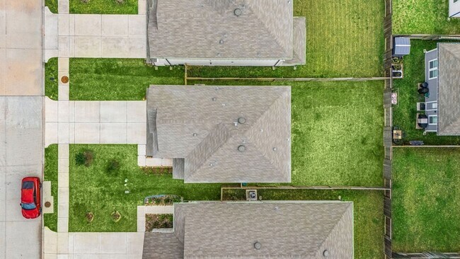 Building Photo - 25927 Chicory Dr