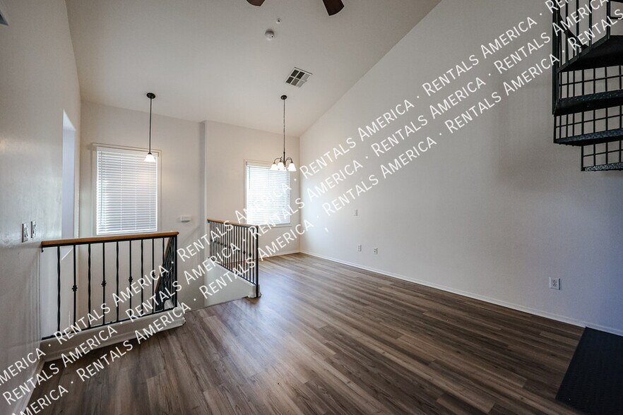 Building Photo - 4057 E Windsor Dr