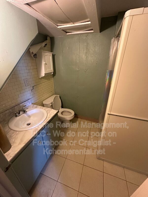 Building Photo - 5216 NE 44th St