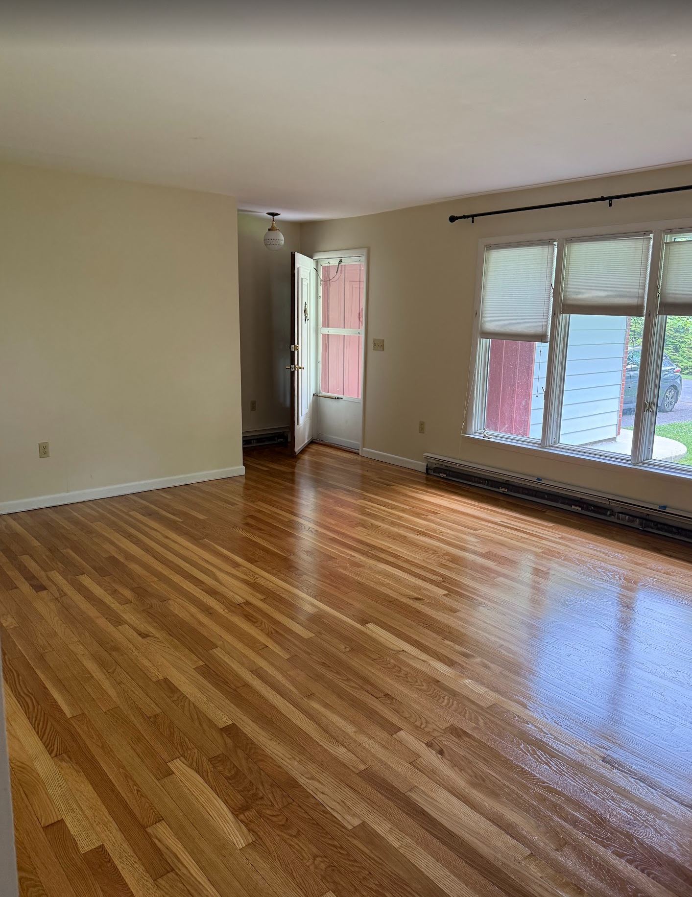 Living Room/ Main Entry - 39 Baylis St
