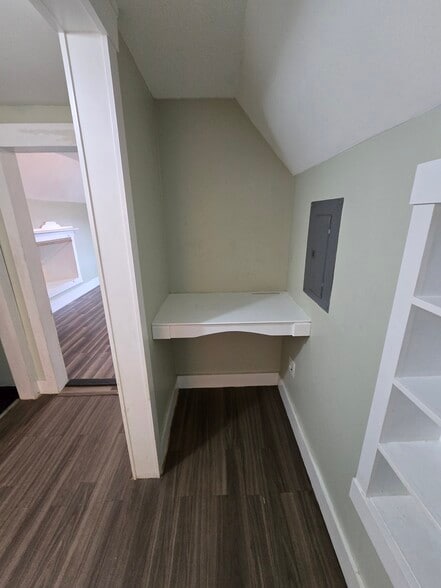 Building Photo - 6 Dixon St