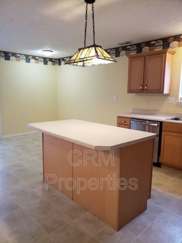 Building Photo - 204 Ariel Ct