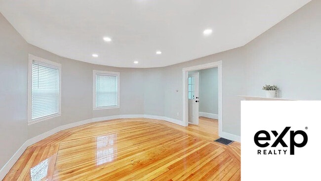 Building Photo - 14 Perkins St