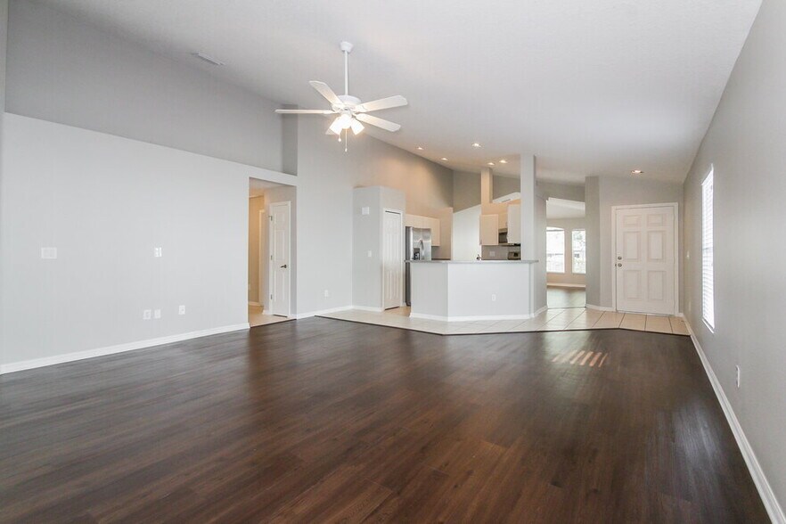 Building Photo - 11111 Newbridge Dr