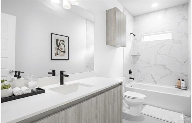 Building Photo - 608 N Alexandrite Ave