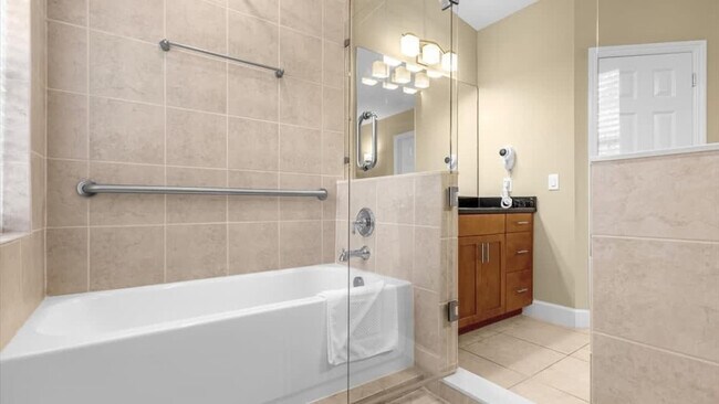 Building Photo - 14545 Damai Ln