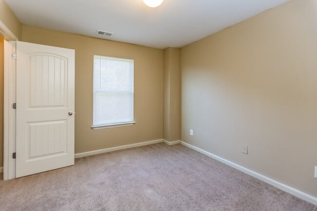 Building Photo - 71 Hamil Ct NW