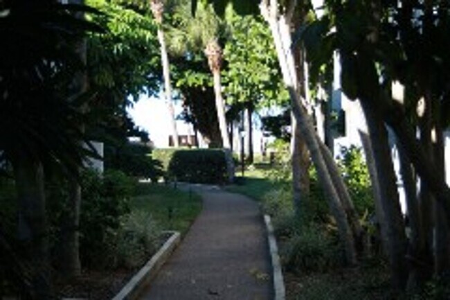 Building Photo - 1555 Tarpon Center Dr