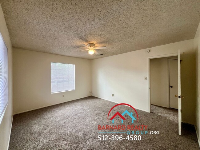 Building Photo - Application Pending: 2 bed/1 bath duplex w...