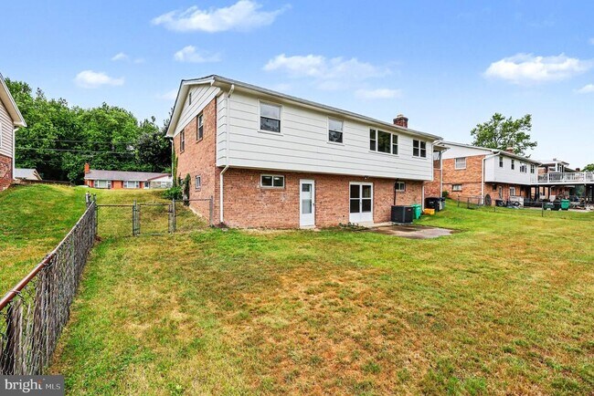 Building Photo - 7014 Dower House Rd