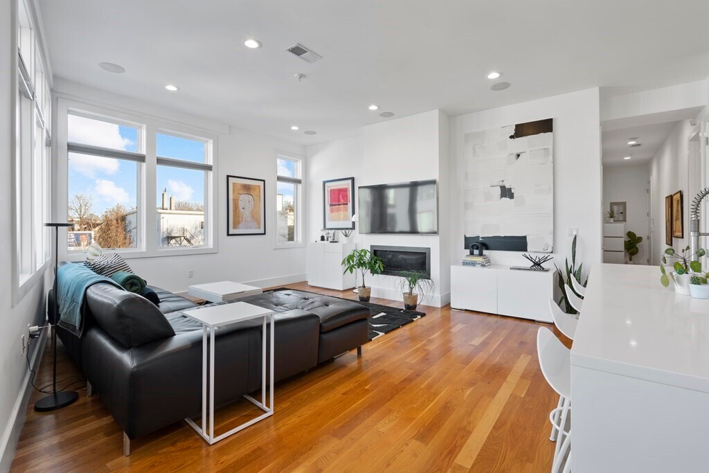 Building Photo - 5 Mohawk St