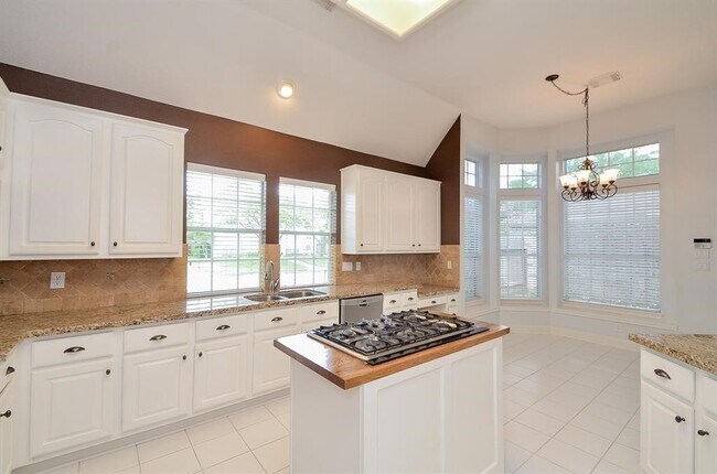 Building Photo - 1723 Crescent Green Dr