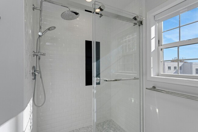 Building Photo - 187 West Ave