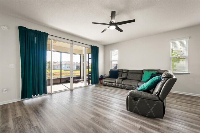 Building Photo - 4 Bedrooms | 2 Bathrooms | Screened Patio ...